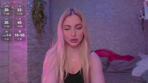 Snapshot of holly_molly8 chatting on October 2, 4:36 pm holly_molly8 online show from October 2, 4:36 pm