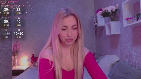 Snapshot of holly_molly8 chatting on October 7, 6:10 am holly_molly8 online show from October 7, 6:10 am