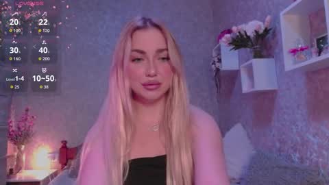 Snapshot of holly_molly8 chatting on October 9, 5:44 pm holly_molly8 online show from October 9, 5:44 pm