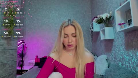 Snapshot of holly_molly8 chatting on October 20, 7:03 pm holly_molly8 online show from October 20, 7:03 pm