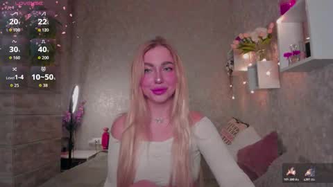holly_molly8 online show from November 16, 11:32 pm