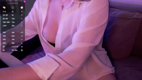 Molly online show from December 18, 1:50 pm