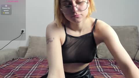 Snapshot of holly_pollyy chatting on January 9, 5:02 am Polly online show from January 9, 5:02 am
