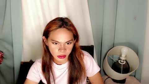 Snapshot of holly_sugar20 chatting on December 8, 3:53 am Mika Duhay Velat online show from December 8, 3:53 am