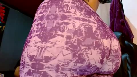 Snapshot of holly_thomsonx69 chatting on January 17, 1:15 am holly_thomsonx69 online show from January 17, 1:15 am