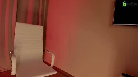 hollyextra online show from December 29, 7:00 pm