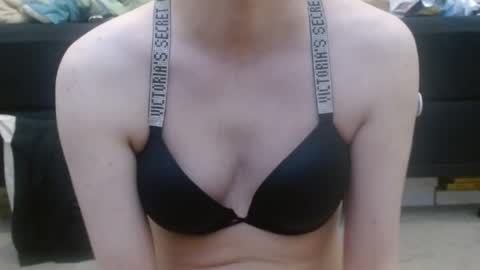 Holly Hawkes online show from March 3, 10:42 pm