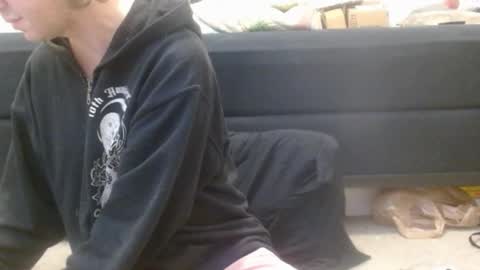 Holly Hawkes online show from March 4, 8:35 am