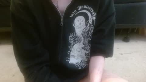 Holly Hawkes online show from November 15, 9:32 pm