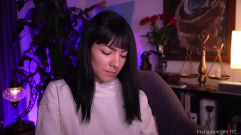 Holly Linder online show from February 16, 1:36 am