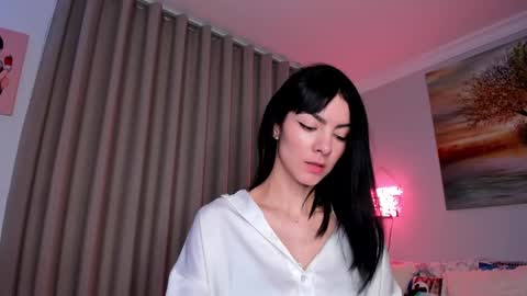 Holly Linder online show from February 23, 2:07 am