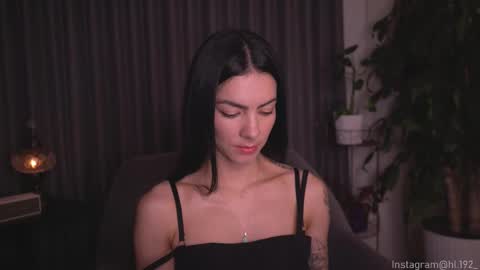 Holly Linder online show from September 17, 1:18 am