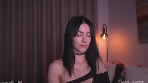 Holly Linder online show from March 28, 2:44 am