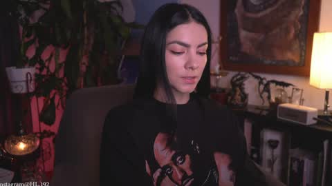 Holly Linder online show from April 4, 1:59 am