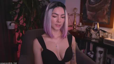 Holly Linder online show from July 23, 2:20 am