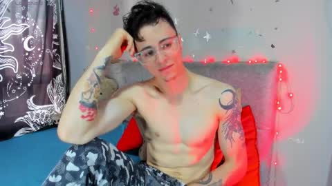 Snapshot of hollypurple chatting on March 30, 9:05 pm Hades and Persefone online show from March 30, 9:05 pm