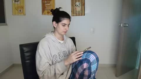 hollyshit_ online show from October 24, 2:52 am