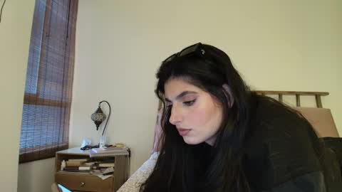 hollyshit_ online show from March 25, 10:27 pm