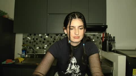 hollyshit_ online show from April 17, 11:52 pm