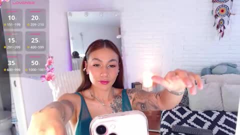 hollyt1 online show from September 22, 6:43 pm