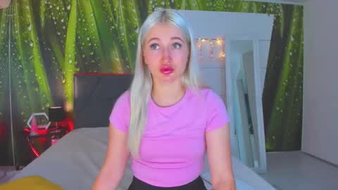 HollyTaillor online show from October 6, 5:27 am