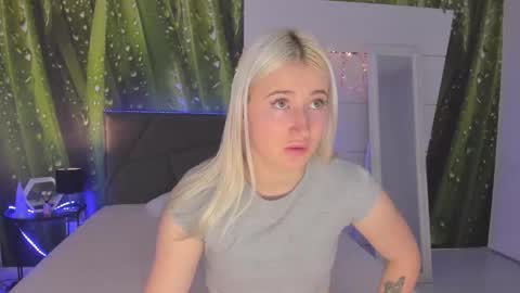 HollyTaillor online show from February 23, 6:22 am