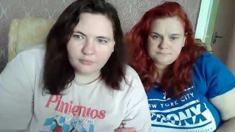 HollyXEva online show from April 8, 8:25 am