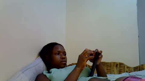 holy_ebony online show from July 18, 5:11 am