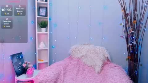 Snapshot of holy_girl_x chatting on November 8, 2:56 am Holy girl online show from November 8, 2:56 am