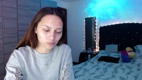 Snapshot of holy_juli2 chatting on September 11, 2:33 am Juli online show from September 11, 2:33 am