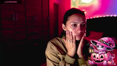 Snapshot of holy_juli2 chatting on October 24, 1:35 am Juli online show from October 24, 1:35 am