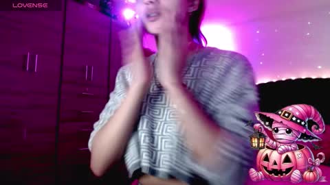 Snapshot of holy_juli2 chatting on October 28, 2:37 am Juli online show from October 28, 2:37 am