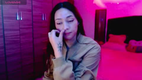 Snapshot of holy_juli2 chatting on November 7, 3:50 am Juli online show from November 7, 3:50 am