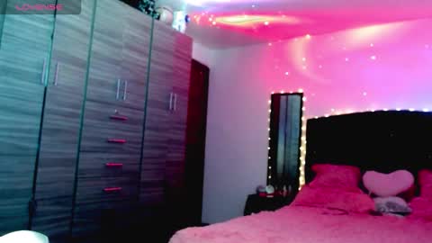 Snapshot of holy_juli2 chatting on November 15, 4:10 am Juli online show from November 15, 4:10 am