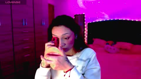 Snapshot of holy_juli2 chatting on November 21, 5:50 am Juli online show from November 21, 5:50 am