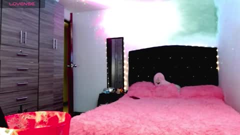 Snapshot of holy_juli2 chatting on November 26, 3:51 am Juli online show from November 26, 3:51 am