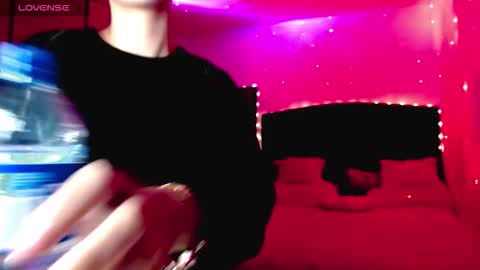 Snapshot of holy_juli2 chatting on December 2, 3:01 am Juli online show from December 2, 3:01 am