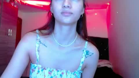 holy_julii online show from June 9, 3:29 am