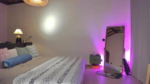 Snapshot of holy_khloe chatting on May 16, 10:36 am Kira Purrr online show from May 16, 10:36 am