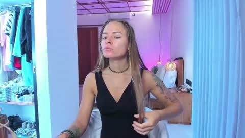 Snapshot of holy_khloe chatting on July 27, 2:40 am Kira Purrr online show from July 27, 2:40 am