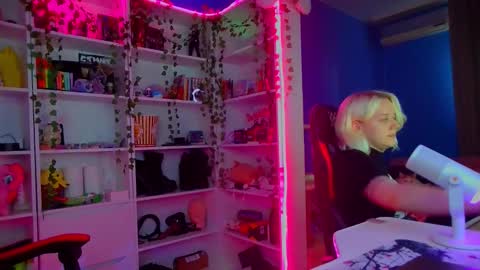 holy_mistresss online show from October 22, 10:15 am