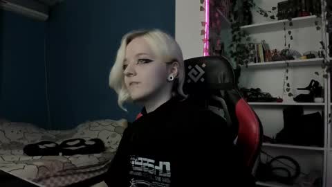 holy_mistresss online show from November 9, 9:40 am