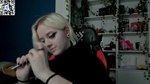 holy_mistresss online show from December 2, 10:20 am