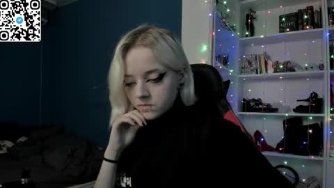 holy_mistresss online show from December 14, 10:31 am