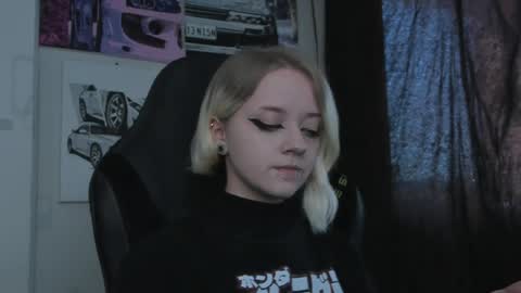 holy_mistresss online show from April 7, 8:26 am