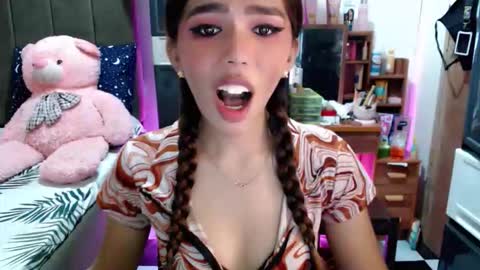 holy_molly1 online show from November 10, 1:10 pm