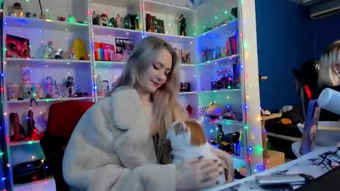 Snapshot of holy_rumi chatting on December 17, 11:16 am Rumi online show from December 17, 11:16 am