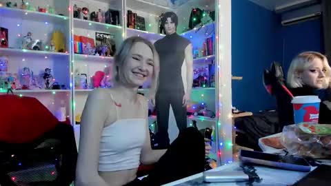 Snapshot of holy_rumi chatting on December 23, 11:08 am Rumi online show from December 23, 11:08 am