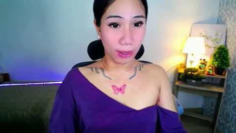 holy_samyx online show from October 12, 1:37 am