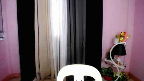 holy_samyx online show from November 25, 2:55 am